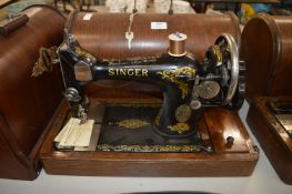 Singer Vintage Sewing Machine with Carry Case