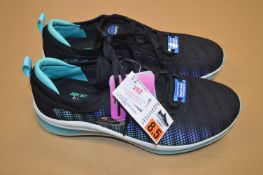 *Skechers Women's Memory Foam Trainers Size: 5.5