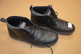 *Skechers Men's Leather Shoes Size: 8