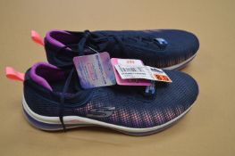 *Skechers Women's Memory Foam Trainers Size: 5.5