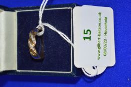 9k Gold Ring with Inset CZs Size: 3.5g Size: N