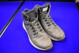 *Khombu Boots Size: 8 (pre-worn)