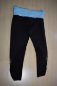 *Four Silhouette Leggings Size: M