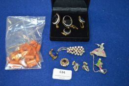 Vintage Costume Jewellery Brooches, Necklace, etc.