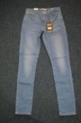 *Levi’s 311 Skinny Shaping Jeans Size: 30x32