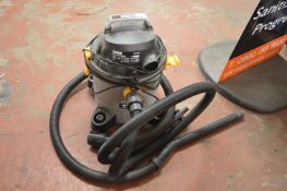 *Titan TTB774 VAC Wet & Dry Vacuum