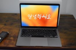 *Apple MacBook Air 13