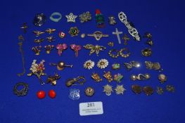 Vintage Costume Jewellery Including Brooches, Badges, etc.