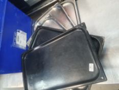 * 5 x baking trays