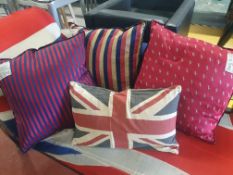 * 4 x vintage throw cushions