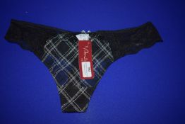 *Lise Charmel Precieux Tissage Black Lace Thong Size: 44 RRP £38