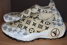 Size: 7.5 Cream & Black Shoes