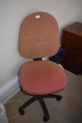 *Gas-Lift Swivel Chair