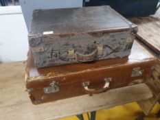 * 2 x vintage suitcases