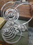 * 2 x spinning ormements