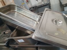 * 4 x 1/1 gastronomes with lids - includes 1 x steaming pan