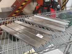 * quantity of bars for holding gastros in prep fridges etc