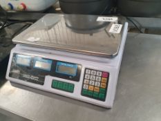 * shop scale with retailer and customer screens