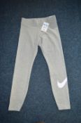 *Nike Women's Size: M Sports Leggings