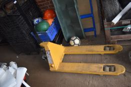 *Total Source 685x1100 2.5-ton Pallet Truck