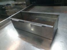 * S/S tray with hooks