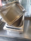 * 6 x 1/1 gastronomes (includes 1 x steaming tray