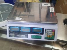 * shop scale with retailer and customer screens