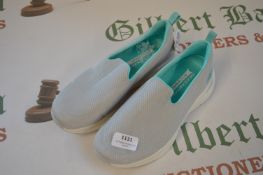 *Skechers Arch Comfort Slip-on Trainers Size: 4