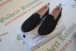 *Skechers Arch Comfort Trainers Size: 7