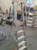 * 4 tred step ladder