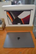 *Apple Macbook Pro 16