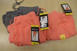 *4x Women’s Shorts Size: S