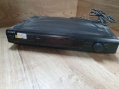 * Sony FM stereo/FM-AM Tuner ST-SE300