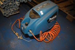 *Makita MAC610 240v Air Compressor with Air Gun Attached