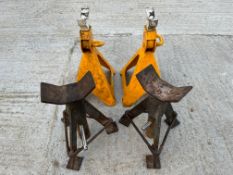 Two pairs of axle stands.