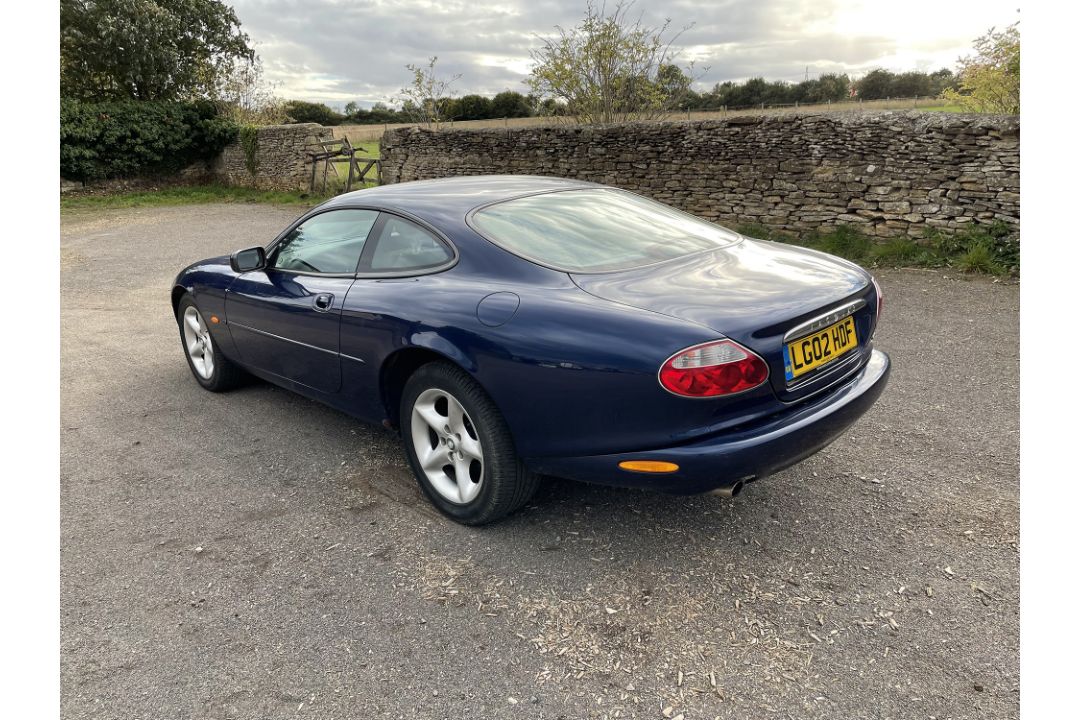 2002 Jaguar XK8 Coupe Reg. no. LG02 HDF Chassis no. SAJAC41M12NA29165 - Image 9 of 11