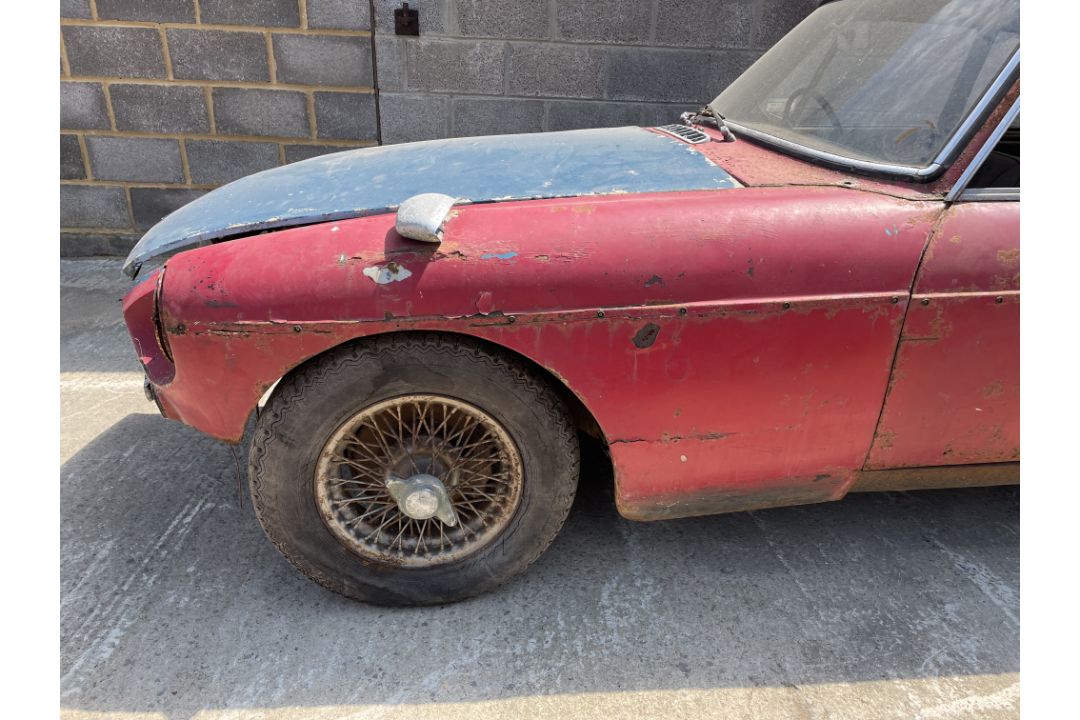 1966 MGB GT Coupe Reg. no. LLB611D Chassis no. GHD3/74435 Engine no. 18GBRUN29839 - Image 6 of 12