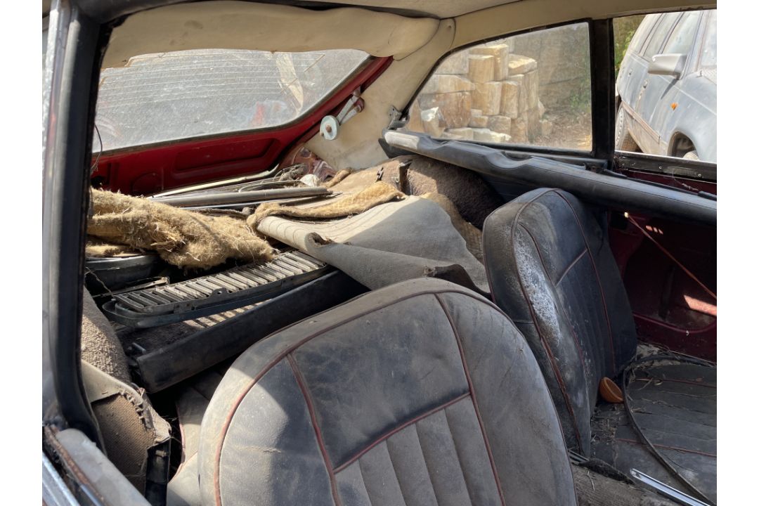 1966 MGB GT Coupe Reg. no. LLB611D Chassis no. GHD3/74435 Engine no. 18GBRUN29839 - Image 9 of 12