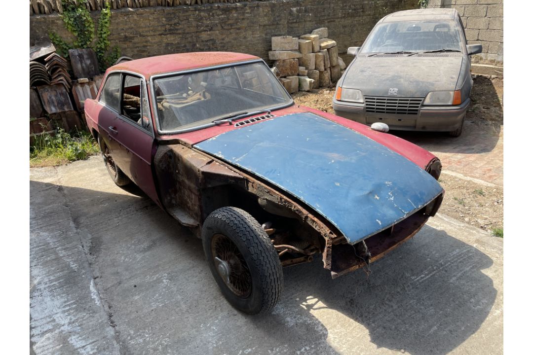 1966 MGB GT Coupe Reg. no. LLB611D Chassis no. GHD3/74435 Engine no. 18GBRUN29839 - Image 1 of 12