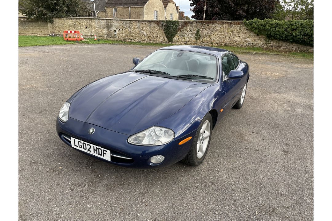 2002 Jaguar XK8 Coupe Reg. no. LG02 HDF Chassis no. SAJAC41M12NA29165 - Image 4 of 11
