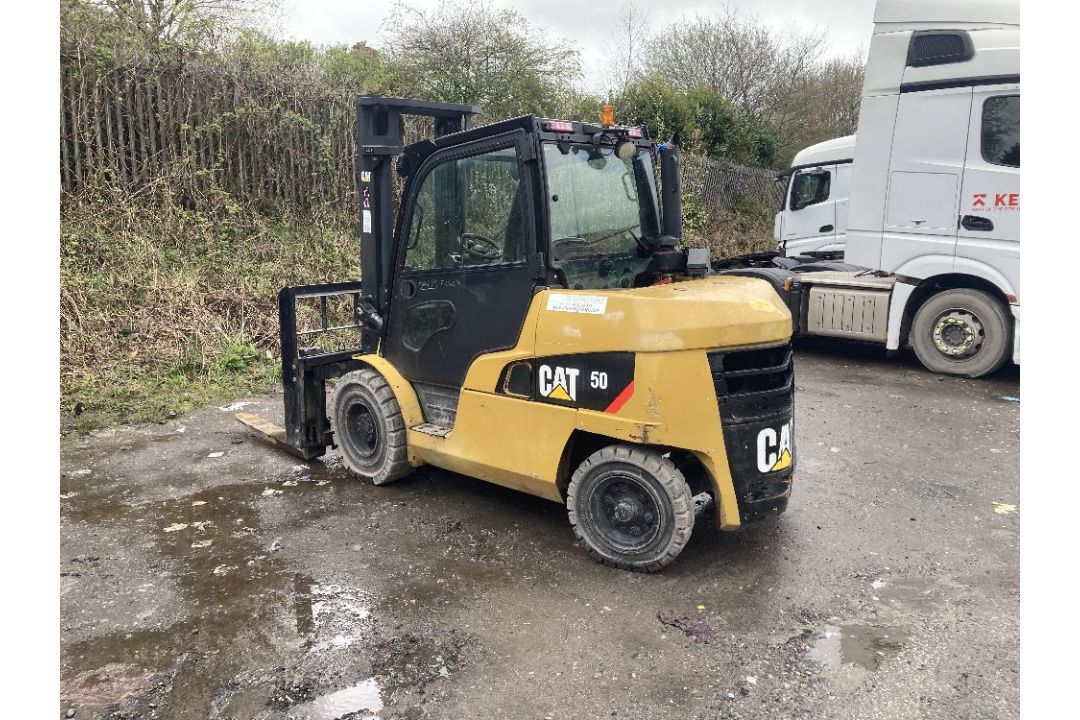 Caterpillar DP50N 5 Tonne forklift truck - Image 1 of 6