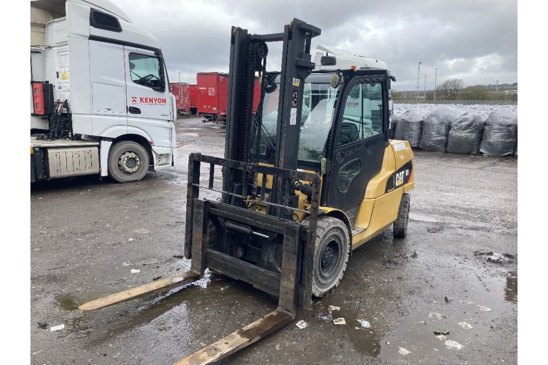 Caterpillar DP50N 5 Tonne forklift truck - Image 4 of 6