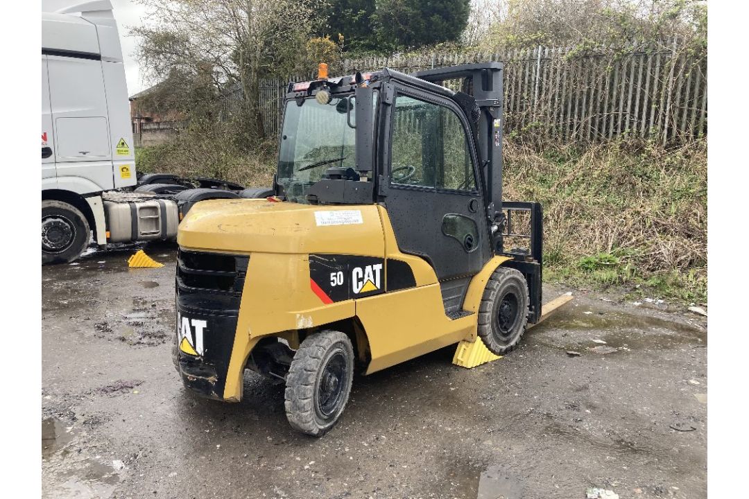 Caterpillar DP50N 5 Tonne forklift truck - Image 2 of 6