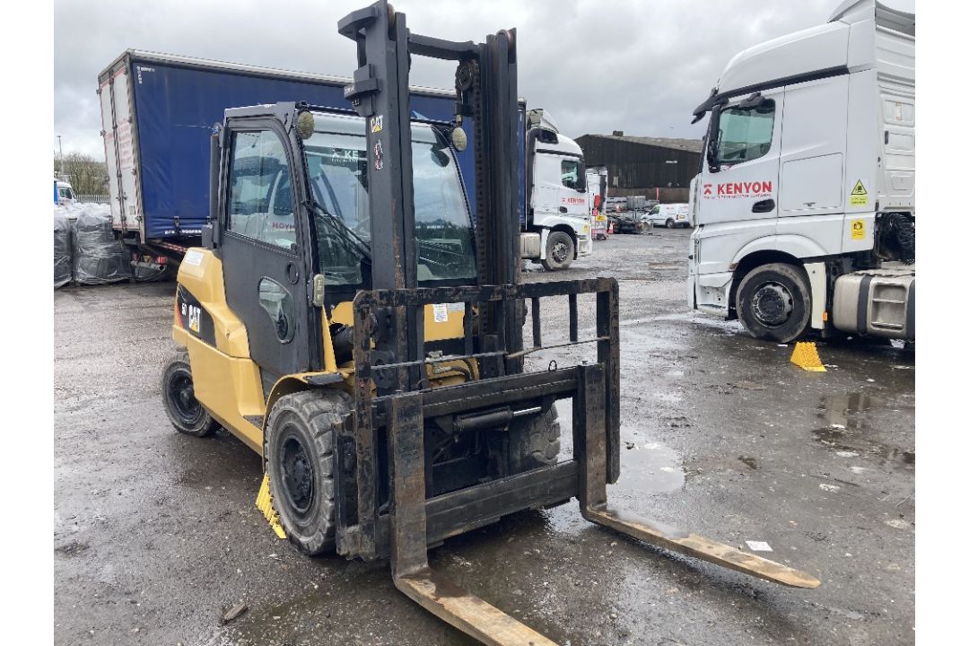 Caterpillar DP50N 5 Tonne forklift truck - Image 3 of 6