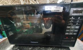 1 x Panasonic NN-E28JBM 800W Digital Microwave - Ref: TCH131 - CL840 - Location: Altrincham WA14