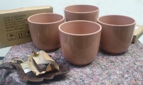 6 x Assorted Garden Items Including 3 x Plant Pots and 2 x Bird Feeder/Baths - New Stock - Ref: