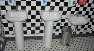 14 x Assorted Ceramic Toilet Pans With Cisterns and Sink Basins With Mixer Taps - Includes 7 x