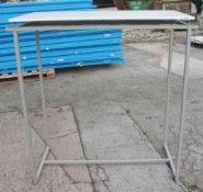 1 x White Metal Retail Fixture - Recently Removed From A Well-known Luxury Retailer - Ref: GEN522