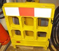 1 x JSP Crowd Control / Manhole Barrier - 4 Panels Each With an 84cm Width