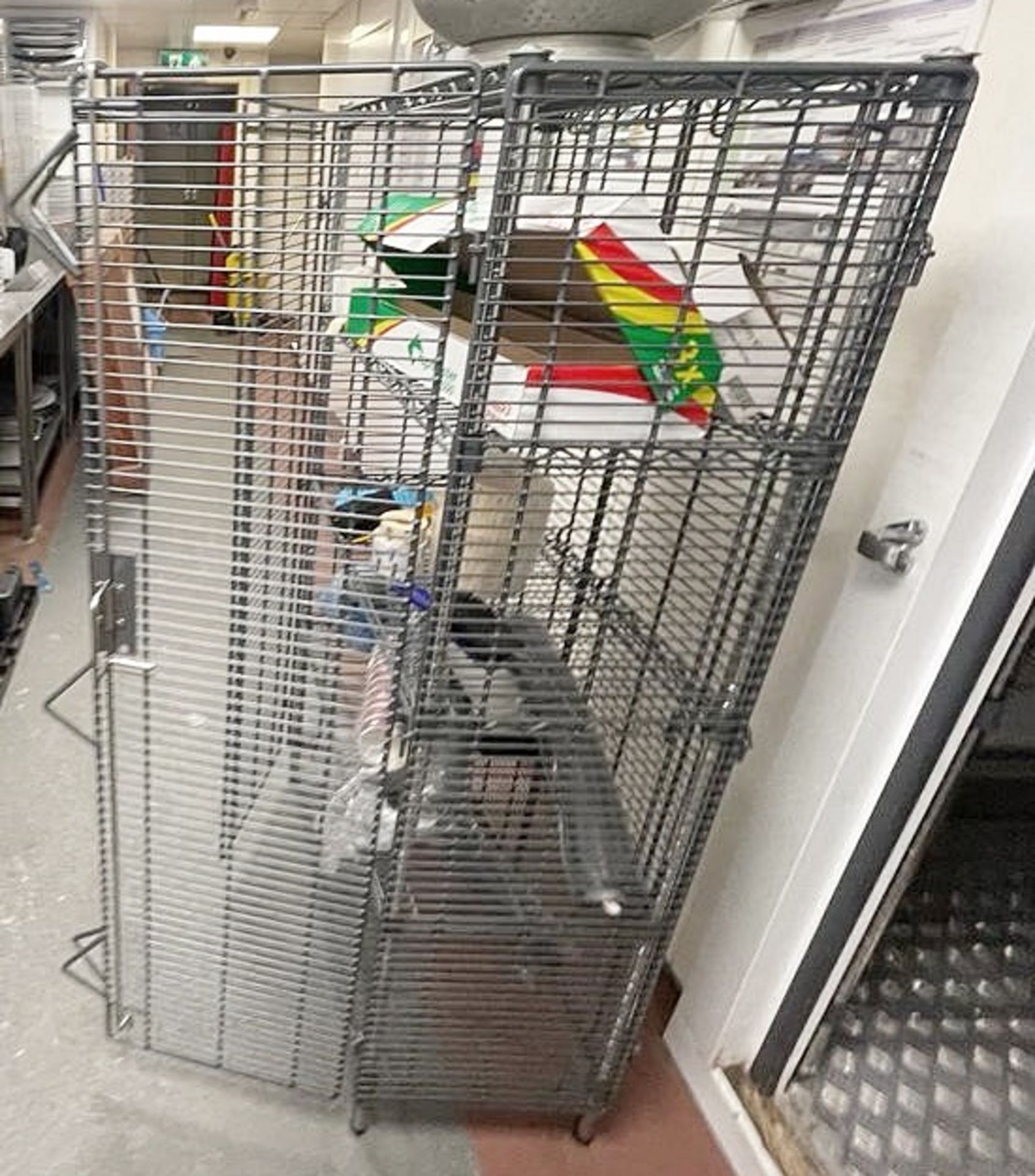 1 x Wines / Spirits Lockable Wire Security Cage - Features Four Tier Shelves - CL819 - Location: - Image 2 of 3